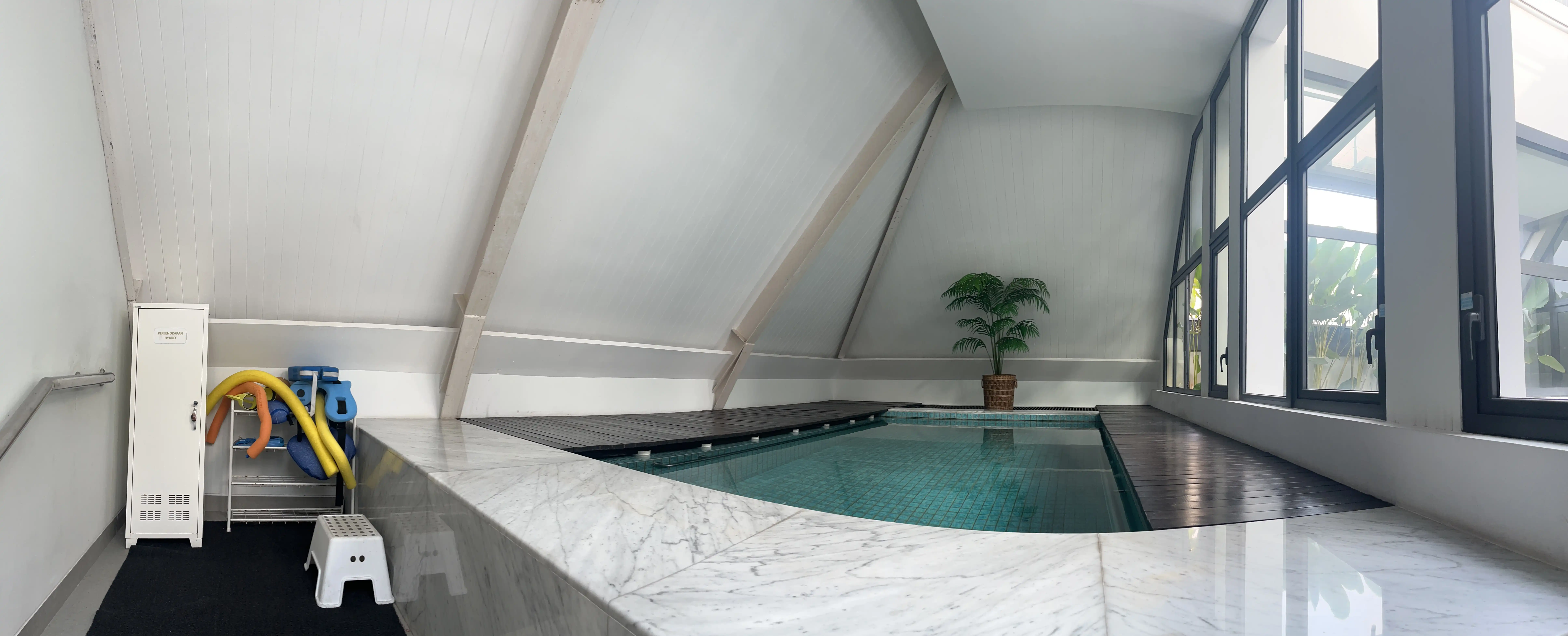 Kolam Hidroterapi Privat